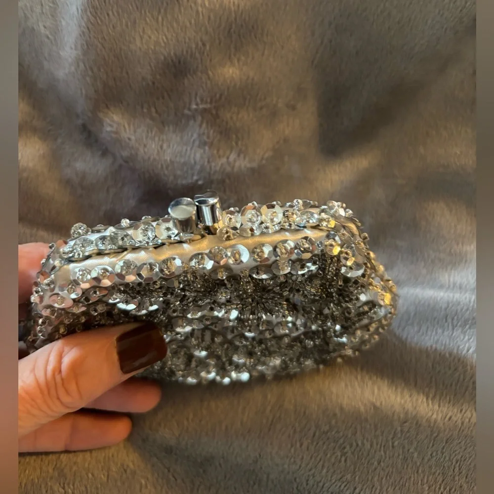 Vintage bead and sequin kisslock coin purse